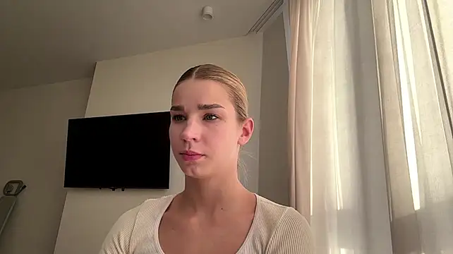 PickmeGirl - stand up and spin around