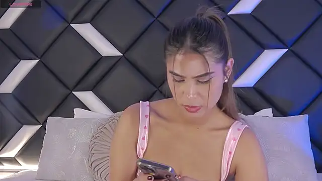 KendallTurbay - Play with panty and cameltoe