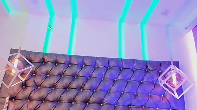 Catalina-Thompson - Flash tits 🌷