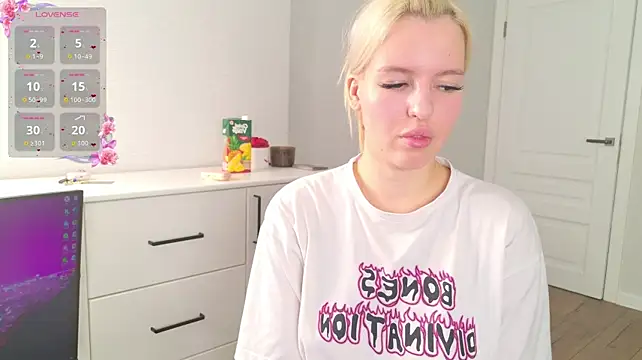 RosyMae - Ride dildo in pussy