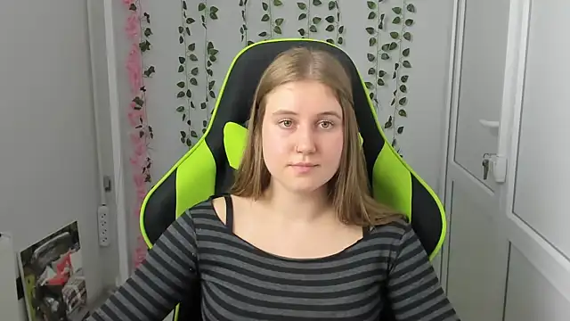 ViolaSecret - I take off 1 thing in public
