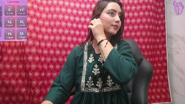 Taahiira - OIL TITS