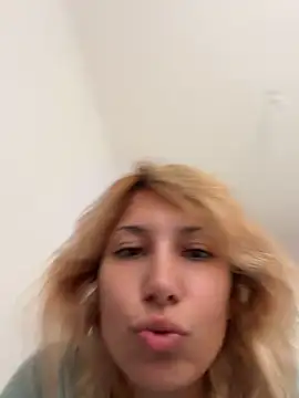 Suyneslii - Boobs Flash