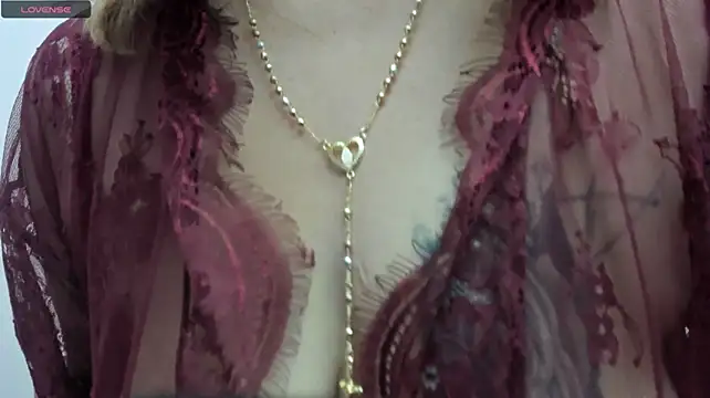 Steisyhills - Squeeze my tits 🍒