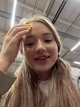Milaa_sun - flash pussy in MALL 💦