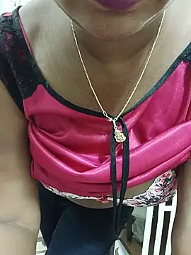 Juli_baby89 - Show nipples