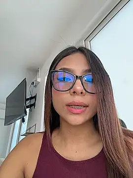 Amira_cute2 - Control 2 toys 4 min +Make me moan