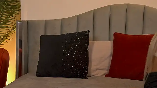 Jo_Reed - mmmm make it rain from my pussy daddy💦