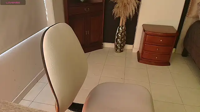 Sheryl_jones - flash one's butt