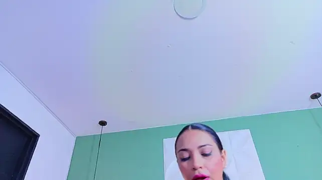Slutty_hugetits - Squirt all over my bed!