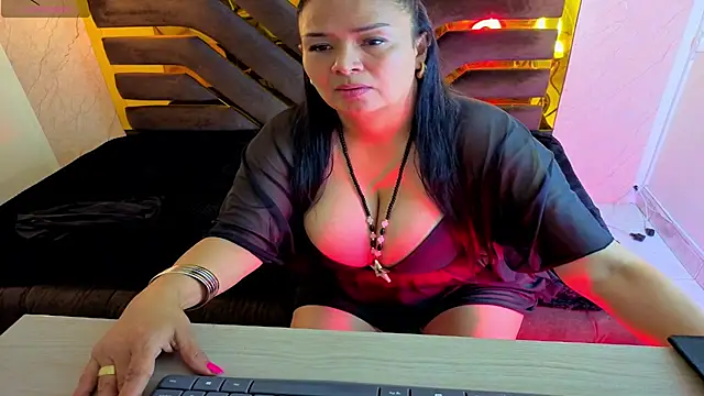 MiaaVelvett - Doggy view, spank ass hard