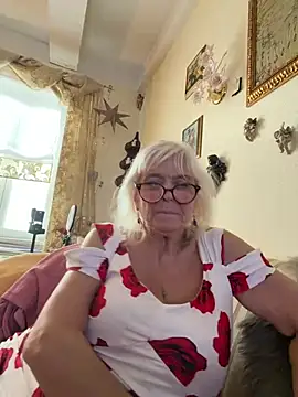 HotGrandma70 - 👋Arsch klatschen 5x