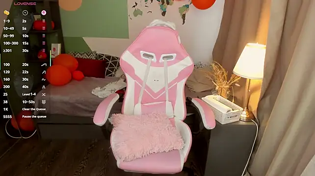 KellyStarlight - Fuck my pussy with a dildo up close