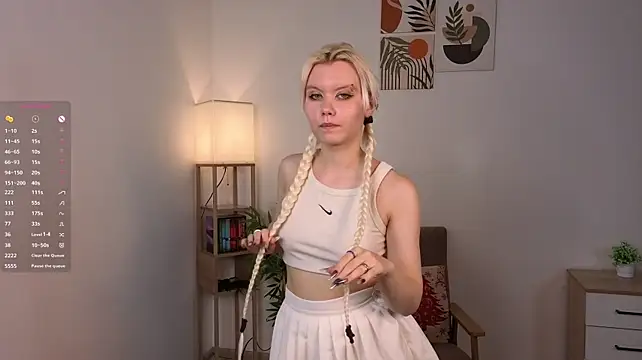 GoldenLenarz - flash boobs
