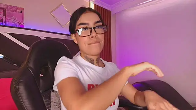 Bratz_x - Show breasts, change of shots
