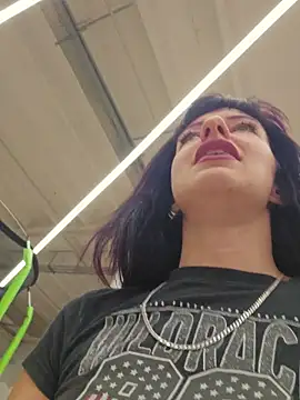 U_prolazu - Fuck pussy w dildo until squirt
