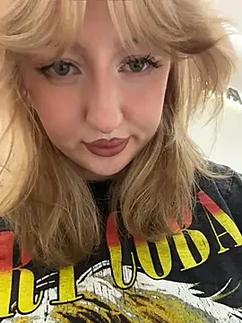 RonnieKiss - Completely naked
