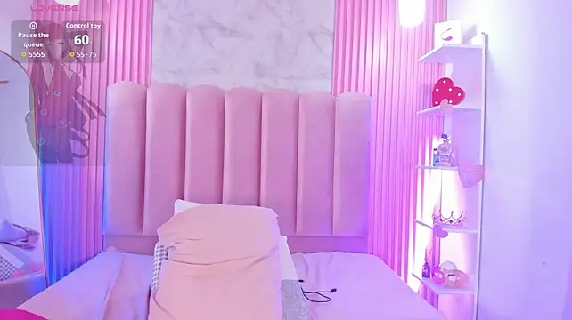 LunaRose18 - Two fingers inside pussy