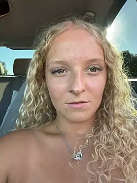 Sophie_cute06 - Brüste massieren