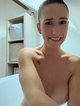 Lola_tentatiion - BAVE SUR TES SEINS 😈