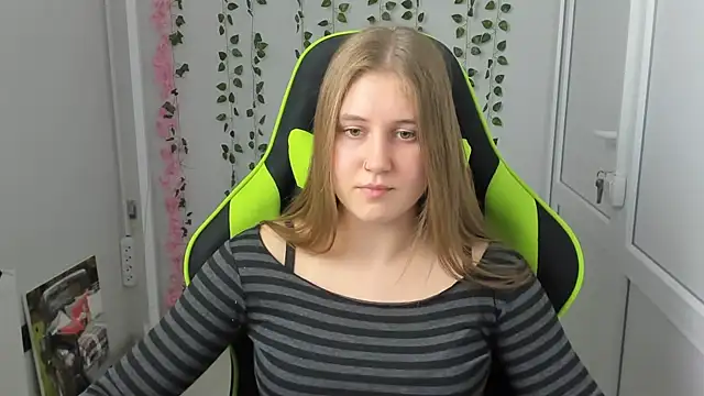 ViolaSecret - I take off 1 thing in public