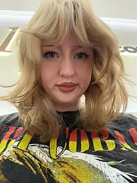 RonnieKiss - Completely naked