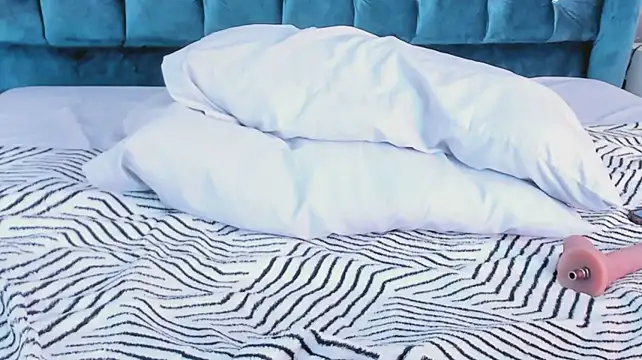 EmmaCame - ✨✨Spread your sexy bum wide open✨✨