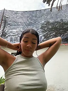Samantha_gyatt - TITS OUT NIPPLE PINCHING
