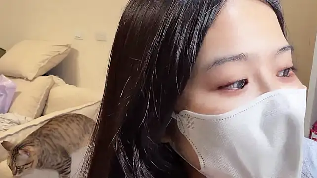 LHeart - 搬家後第一天直播！！🫶🏻陪寶寶吃飯聊天～
