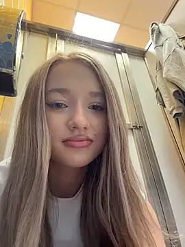 Milaa_sun - fingering pussy+open door PUBLIC WC 🚽