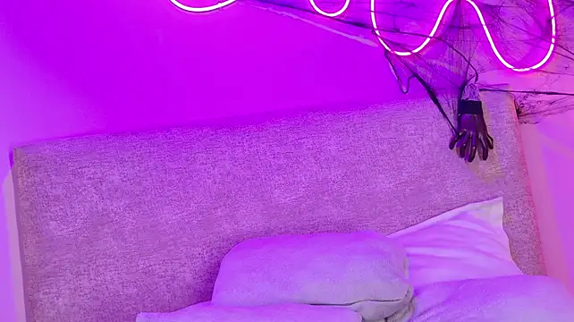 EvaMuriel - I'll masturbate and have a big squirt