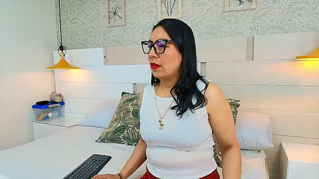 Ivanavelvet - spanking in doggy style