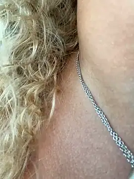 Sophie_cute06 - Brüste massieren