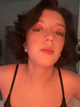 ValeriaNextDoor - Dildo Blowjob 💦💜