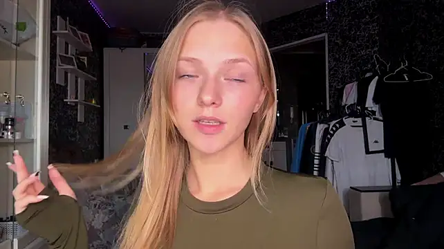 KaseyVentur - Do underboobs