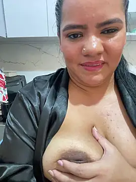 NaniGgold - squeeze breasts