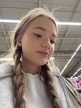 Milaa_sun - fingering pussy+open door PUBLIC WC 🚽