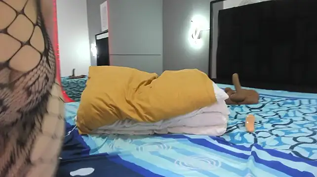 Zoe_curvyy - get a red butt