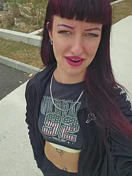 U_prolazu - Fuck pussy w dildo until squirt