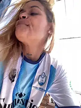 Alana_gloow - Flash tits Public
