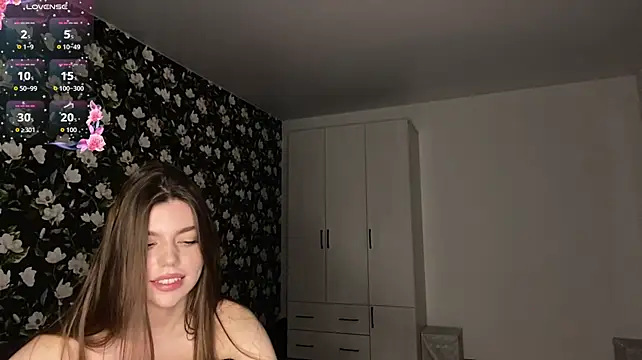 NeidaGowing - Ass Close To Cam