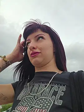U_prolazu - Fuck pussy w dildo until squirt