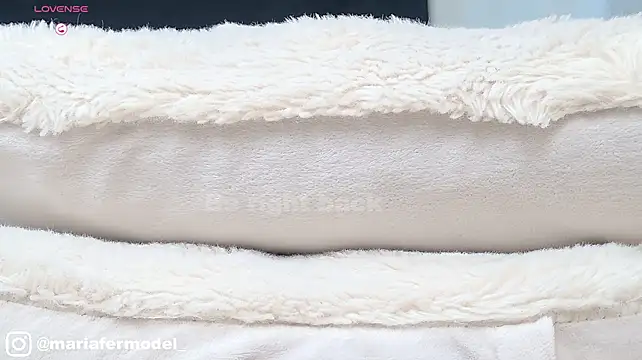 Mariafer05 - Five fingers in the ass, deep