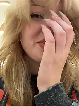 RonnieKiss - Dildo in pussy