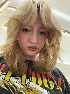 RonnieKiss - Dildo in pussy