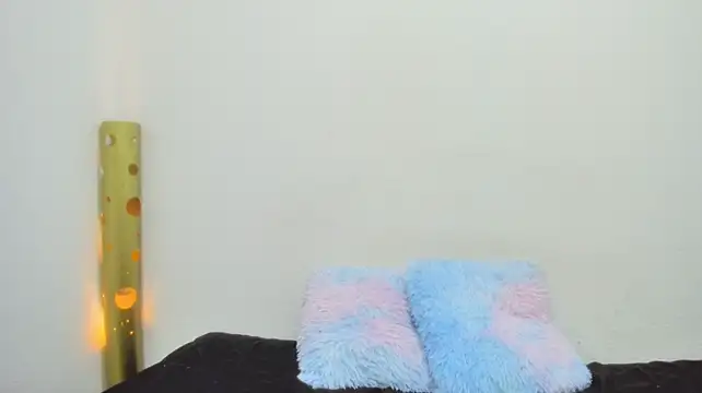 Lindsey8 - Rub Naked Nipples Close To cam