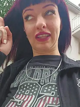 U_prolazu - Fuck pussy w dildo until squirt