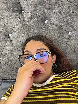 Alice-fire - Oil or cream on my tits 💧🍒