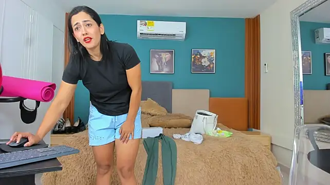 Cristal_crossfitx - Spank my pussy + control 3 min toy