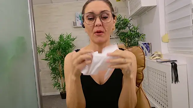 EllaMilf_ - 💎Topless play